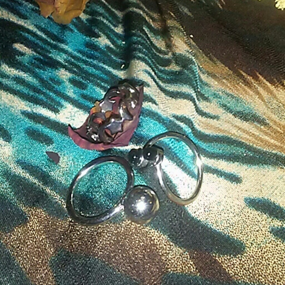 American Eagle silvertone rings size 8